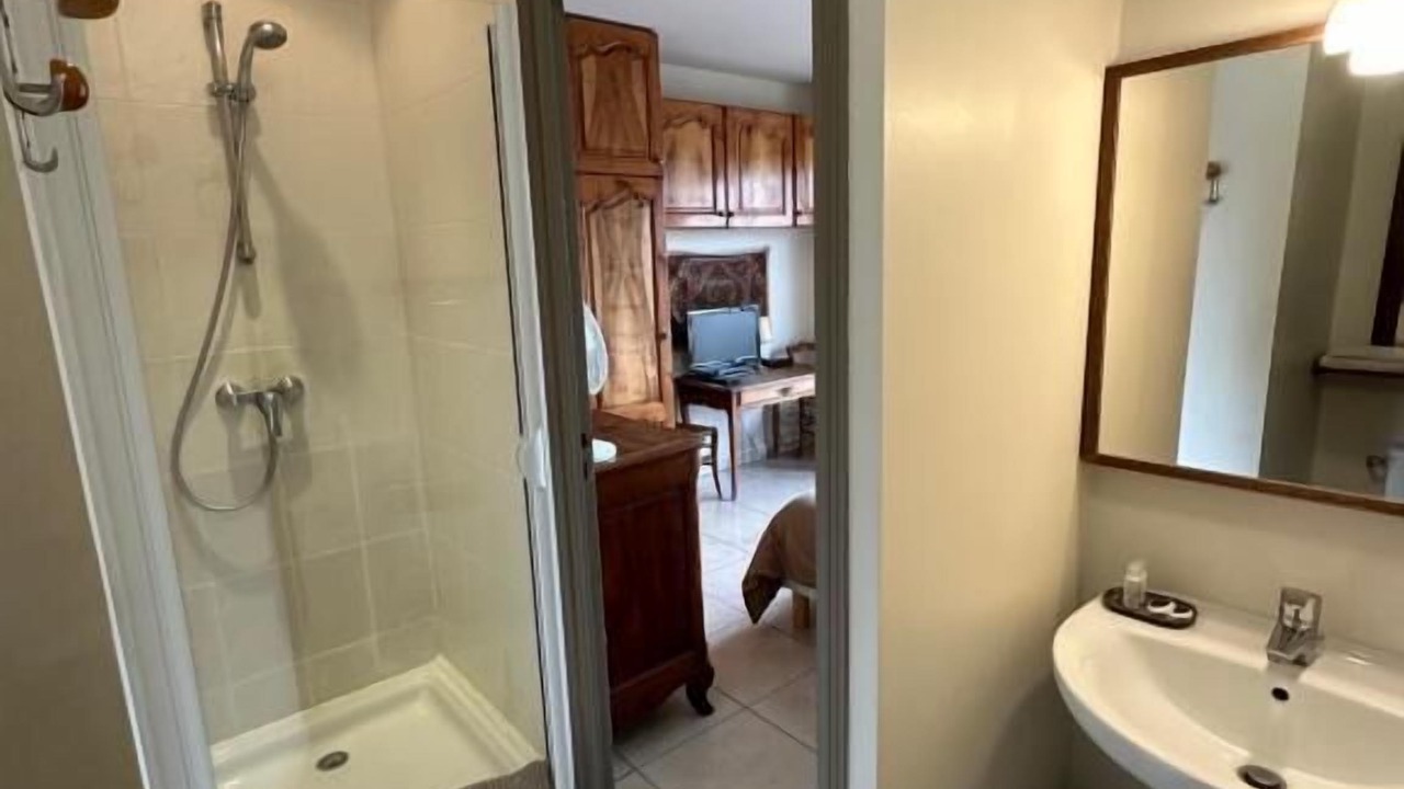 Photo of Bathroom in Cachan