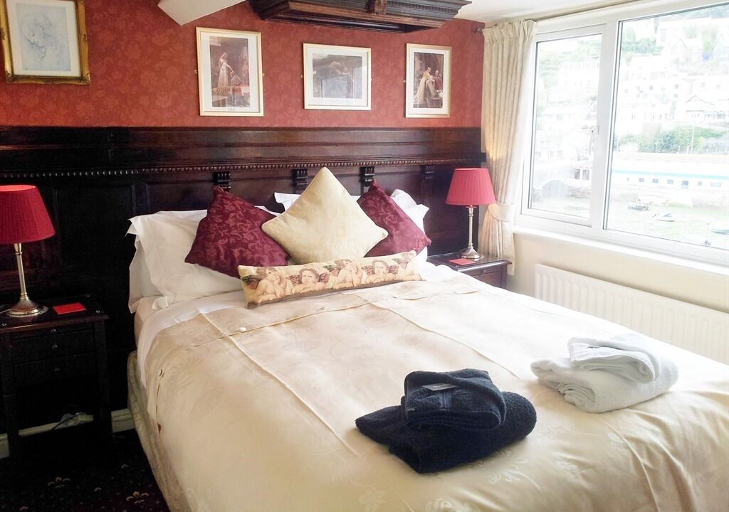 Photo of Bedroom in Looe