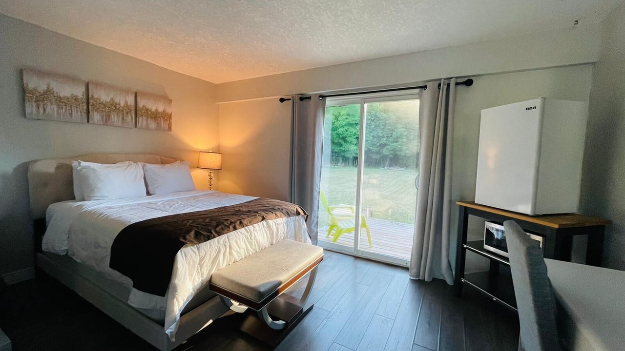 Photo of Bedroom in Colpoys Bay