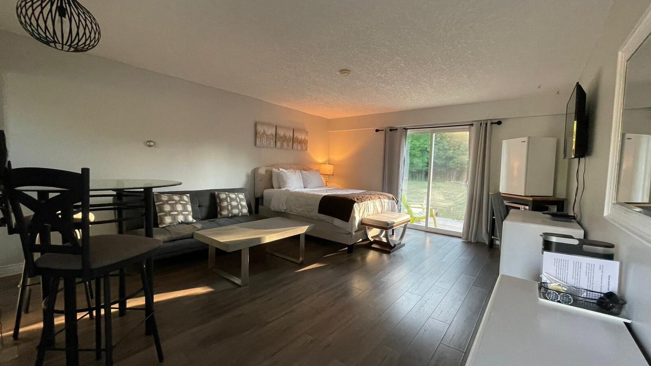 Photo of Bedroom in Colpoys Bay