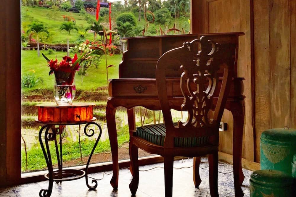 Photo of Livingroom in East Selemadeg