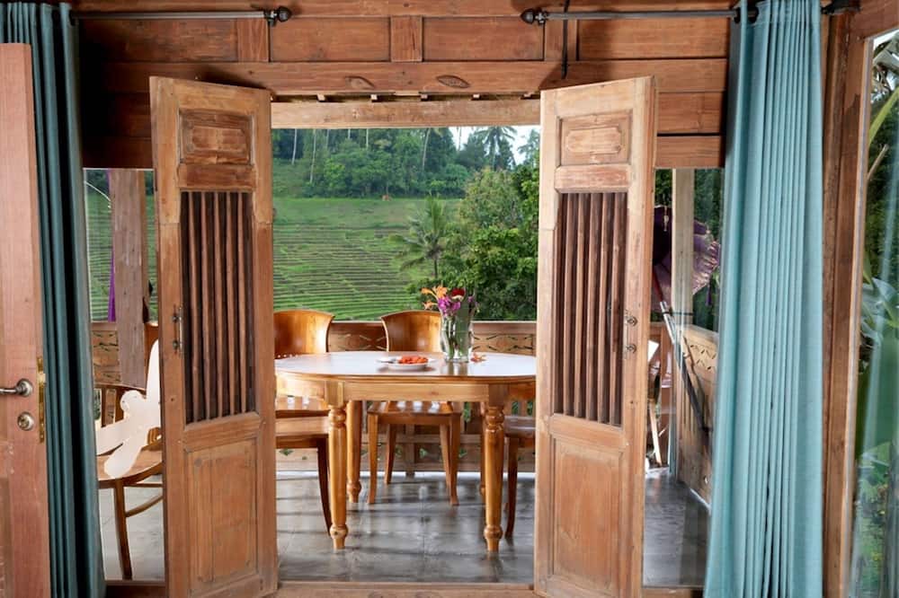 Photo of Livingroom in East Selemadeg