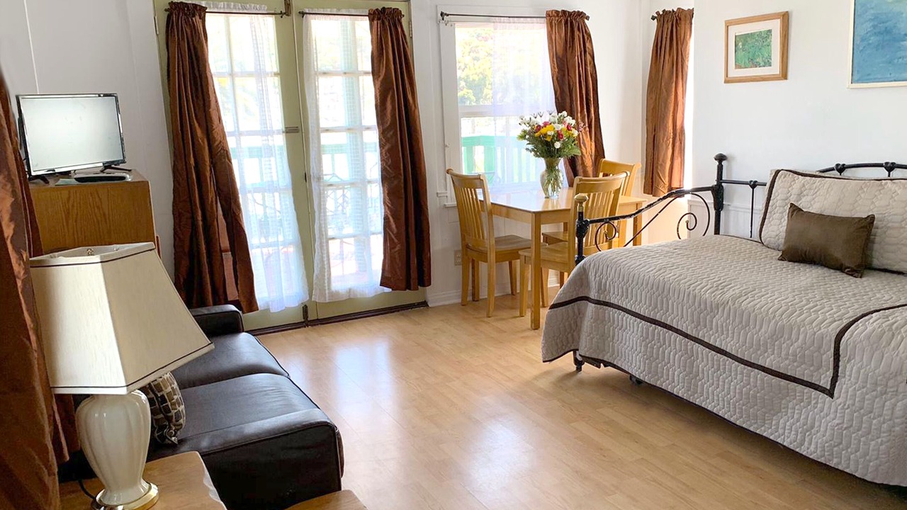 Photo of Bedroom in Avalon
