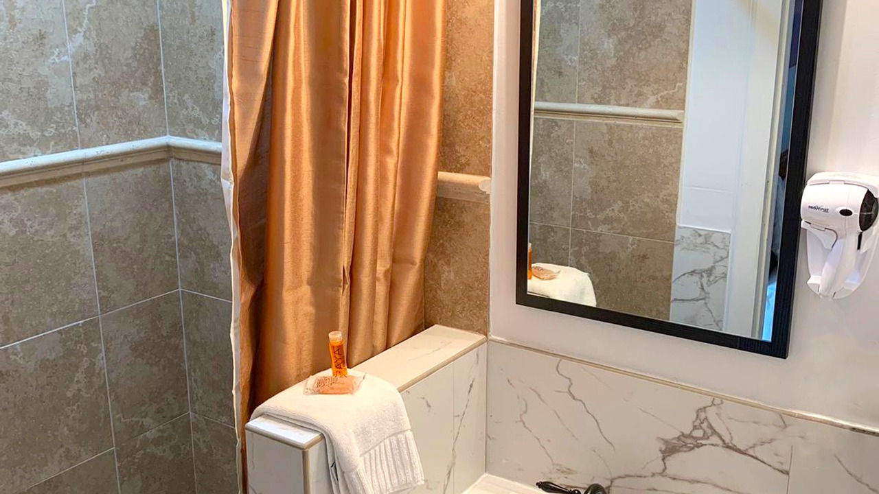 Photo of Bathroom in Avalon