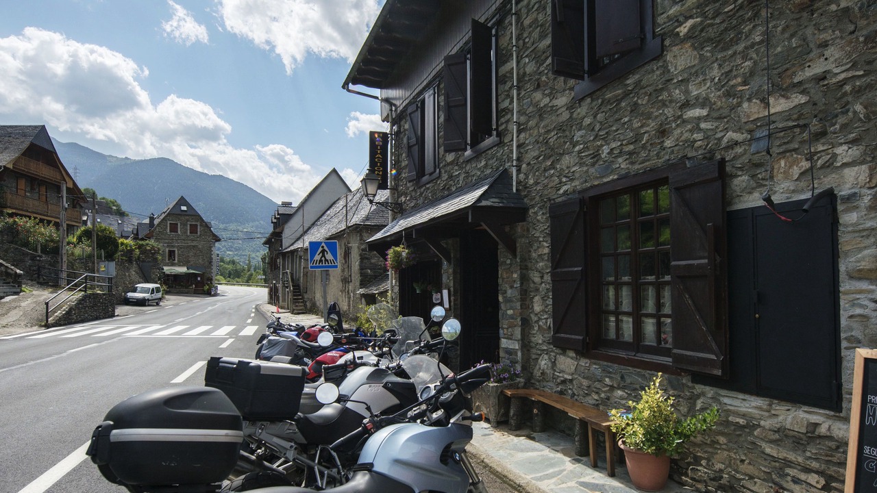Photo of Others in Aubert