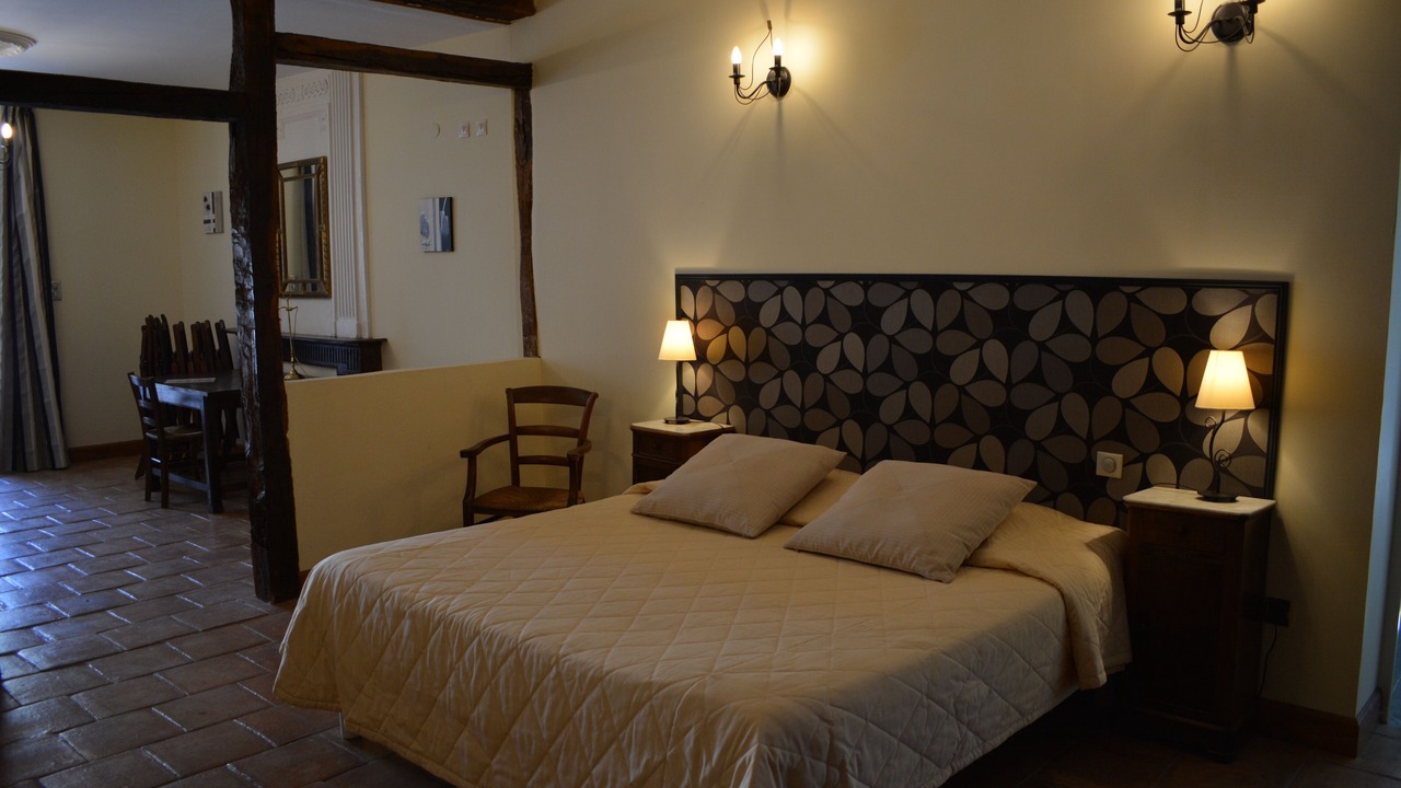 Photo of Bedroom in Castelnau-de-Montmiral