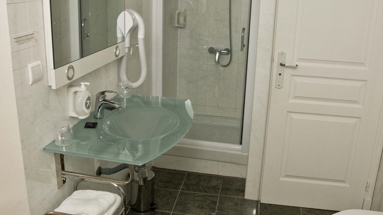 Photo of Bathroom in Castelnau-de-Montmiral