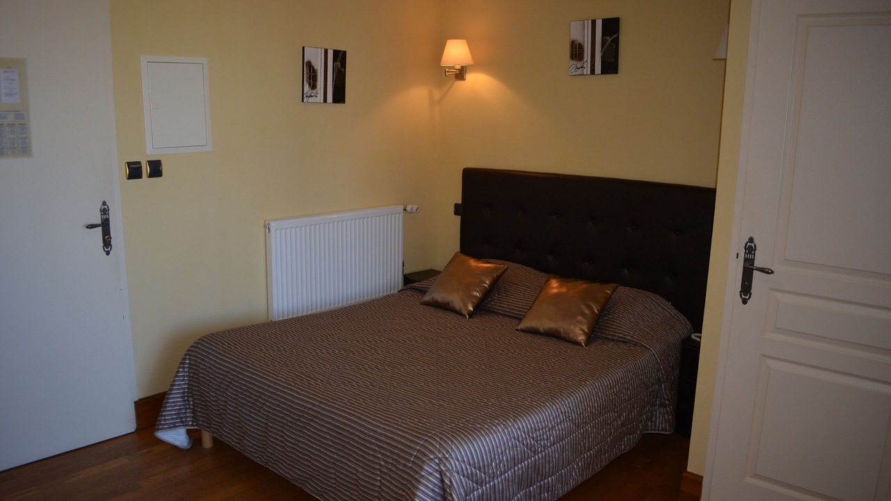 Photo of Bedroom in Castelnau-de-Montmiral