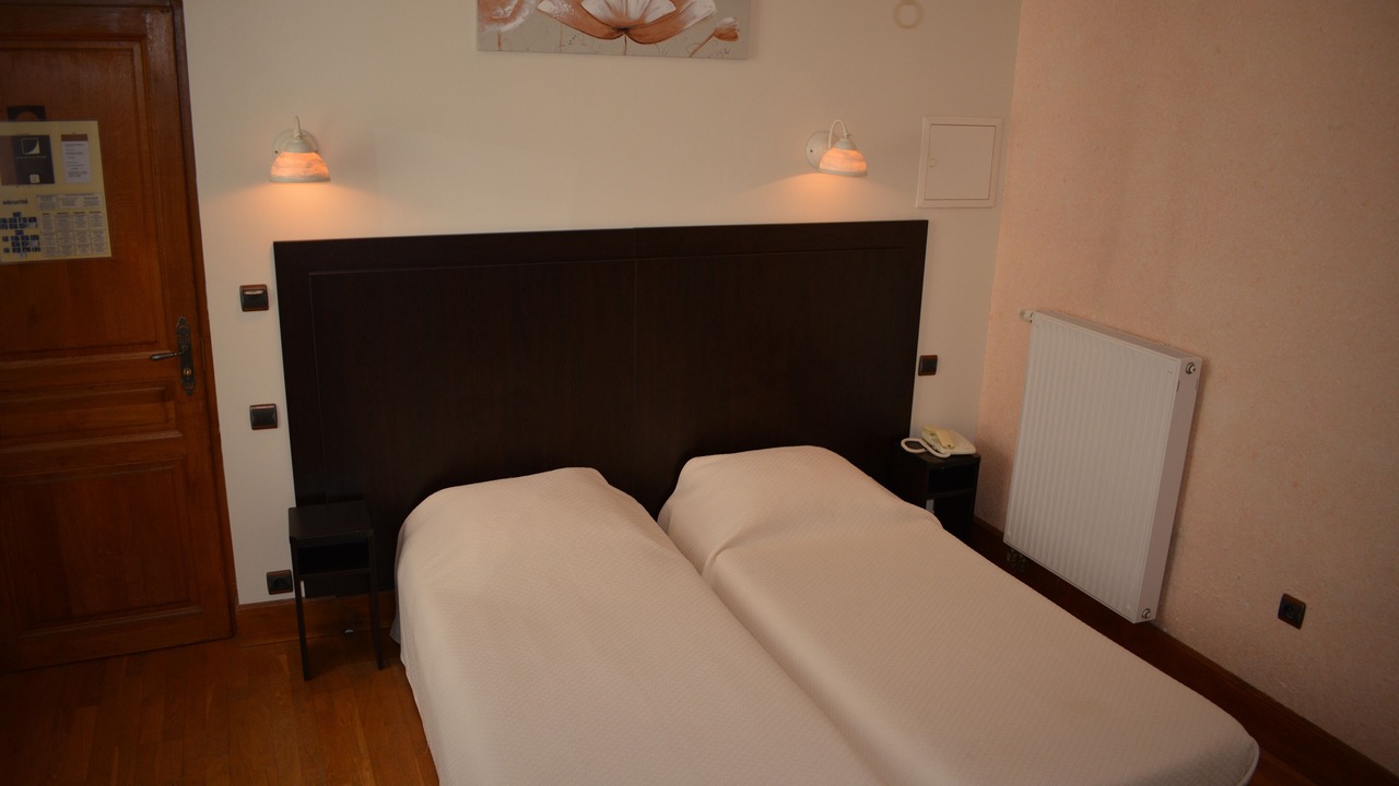 Photo of Bedroom in Castelnau-de-Montmiral