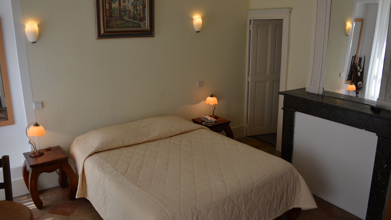 Photo of Bedroom in Castelnau-de-Montmiral