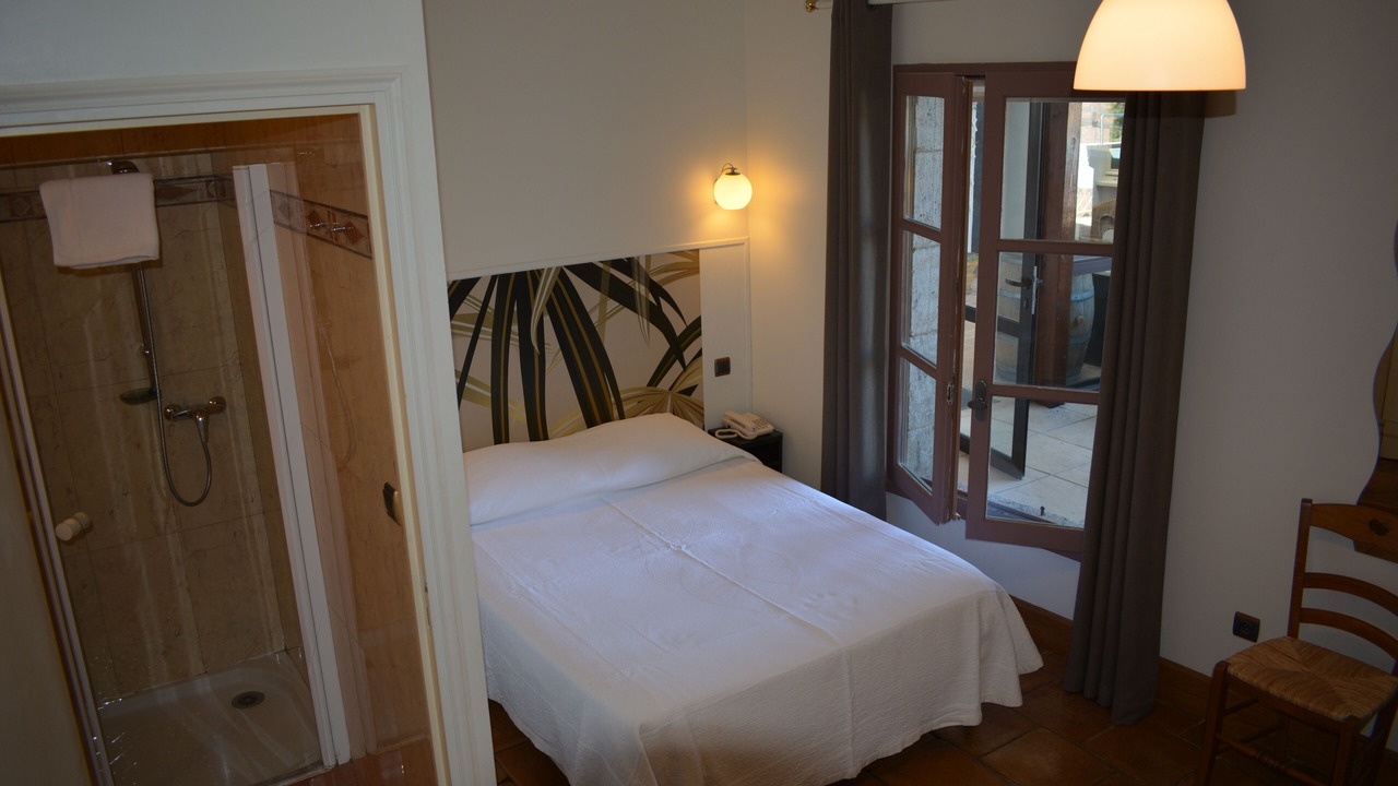 Photo of Bedroom in Castelnau-de-Montmiral