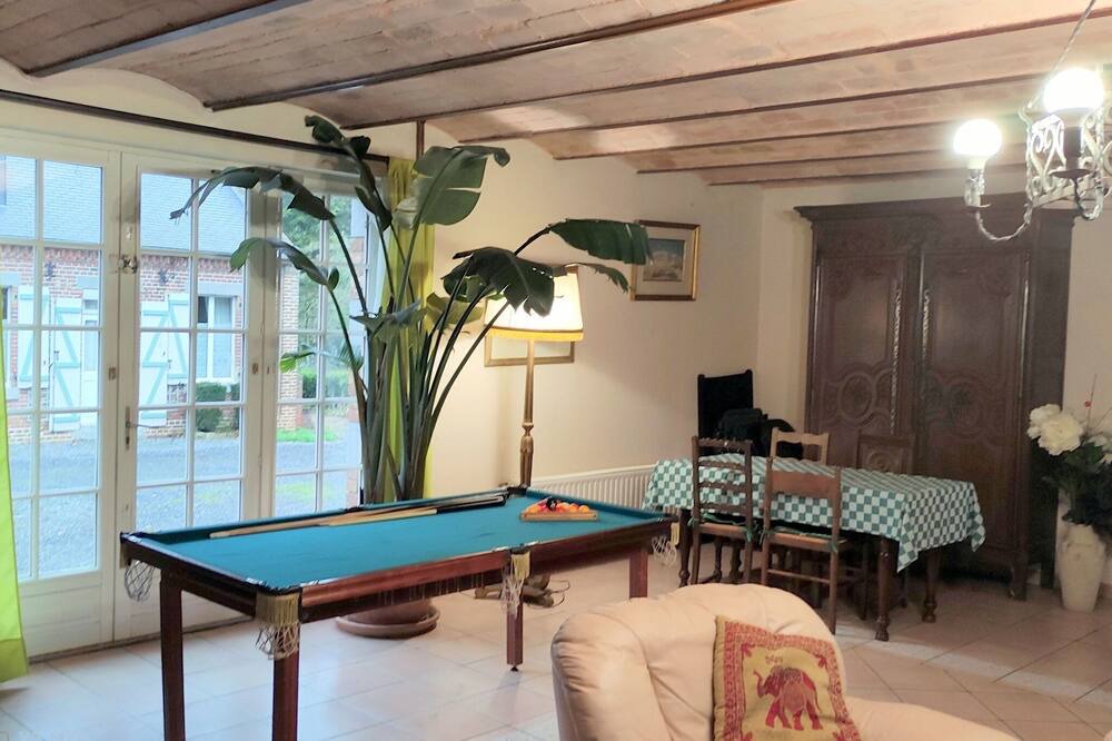 Photo of Livingroom in Englancourt