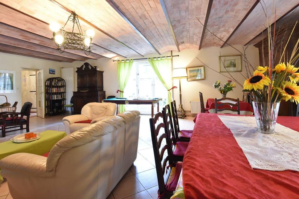 Photo of Livingroom in Englancourt