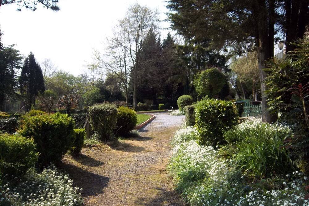 Photo of Outdoor in Englancourt
