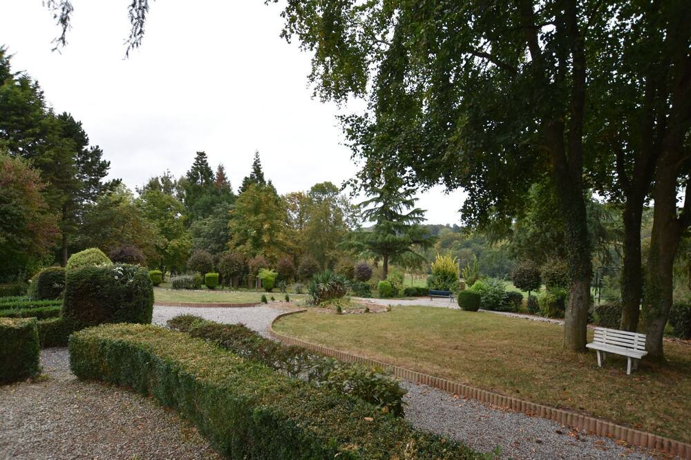 Photo of Outdoor in Englancourt