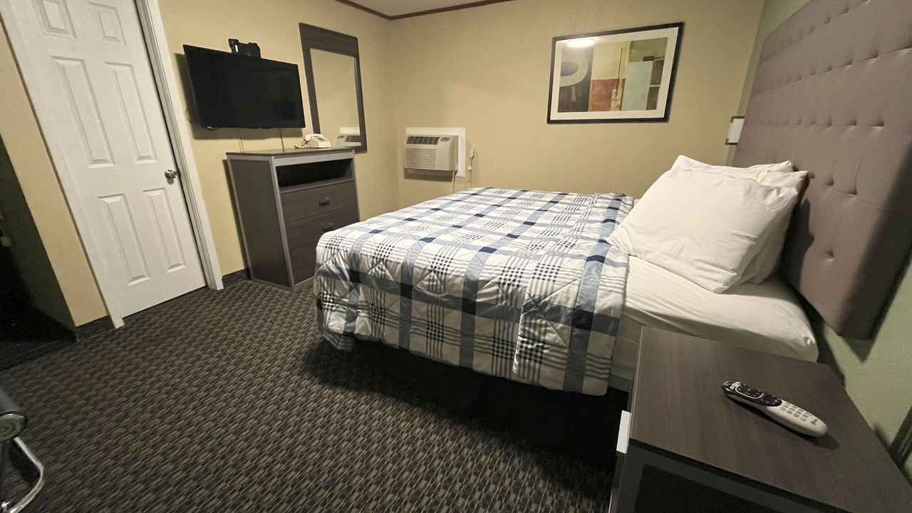 Photo of Bedroom in Haskell