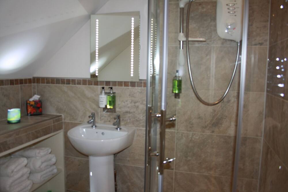 Photo of Bathroom in Dollar