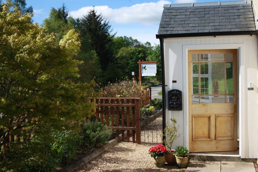 Photo of Outdoor in Dollar