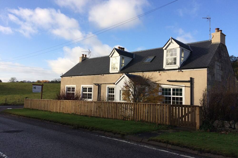 Photo of Outdoor in Dollar