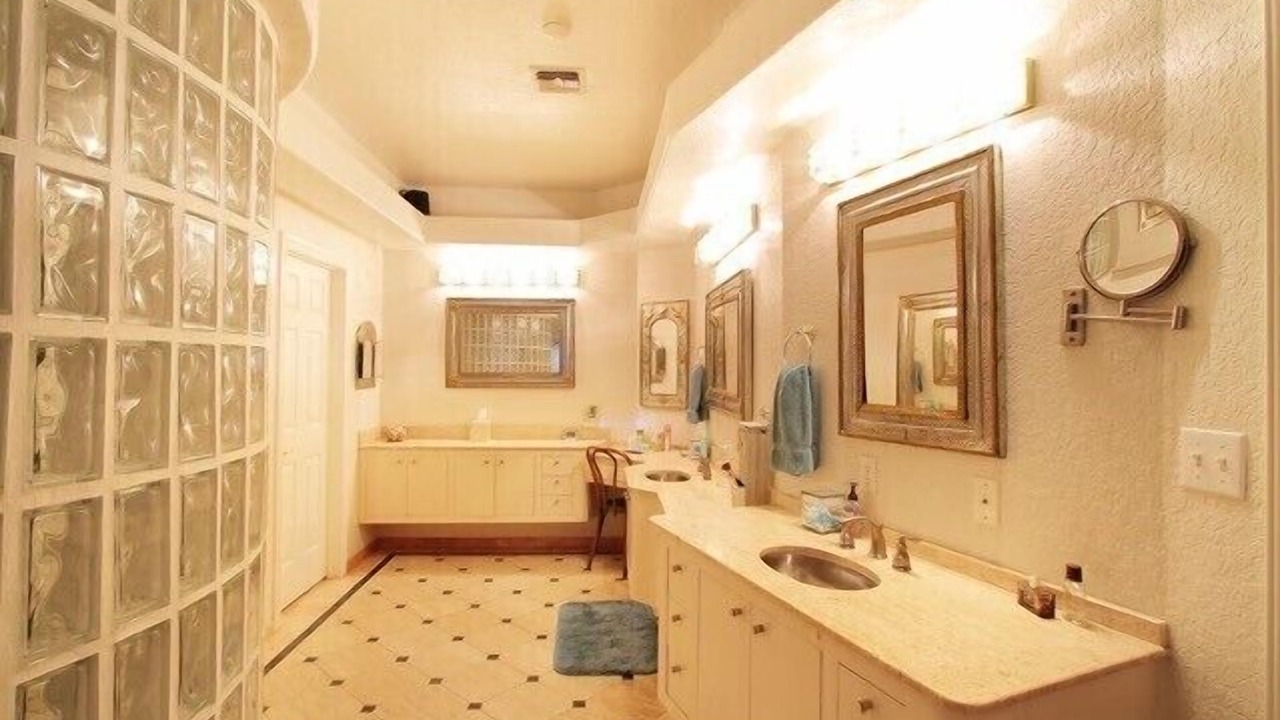 Photo of Bathroom in Uvalde