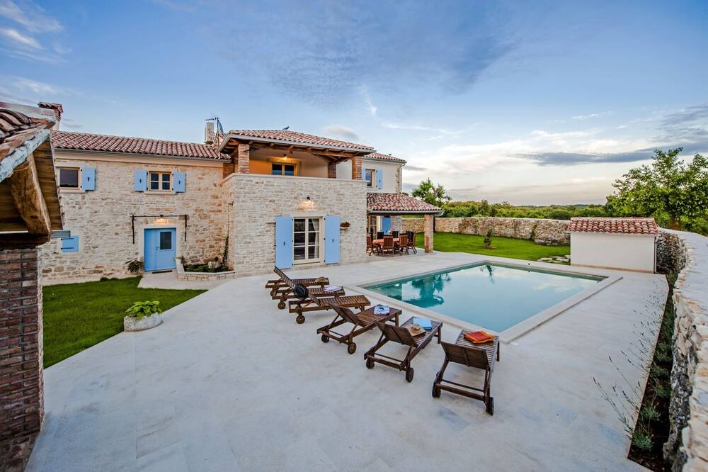 Photo of Outdoor in Krmed