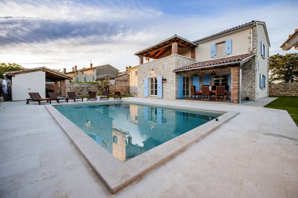 Photo of Outdoor in Krmed