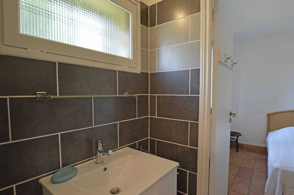 Photo of Bathroom in Vergeze