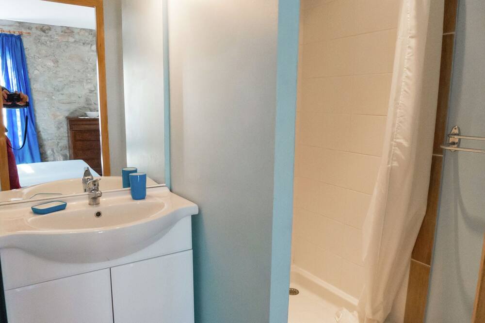 Photo of Bathroom in Montbrun-des-Corbieres