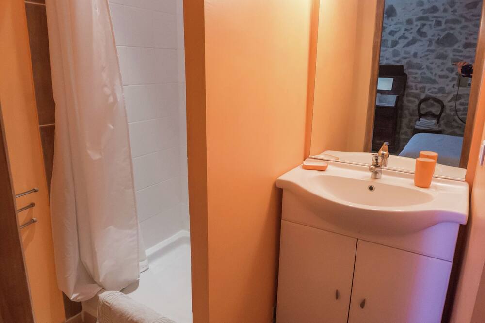 Photo of Bathroom in Montbrun-des-Corbieres