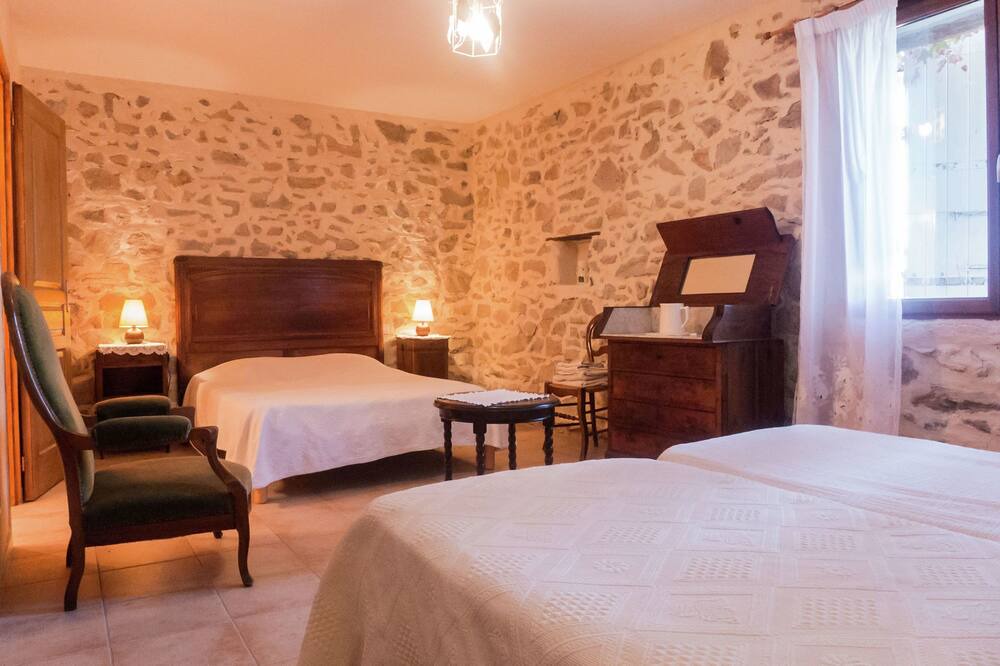 Photo of Bedroom in Montbrun-des-Corbieres