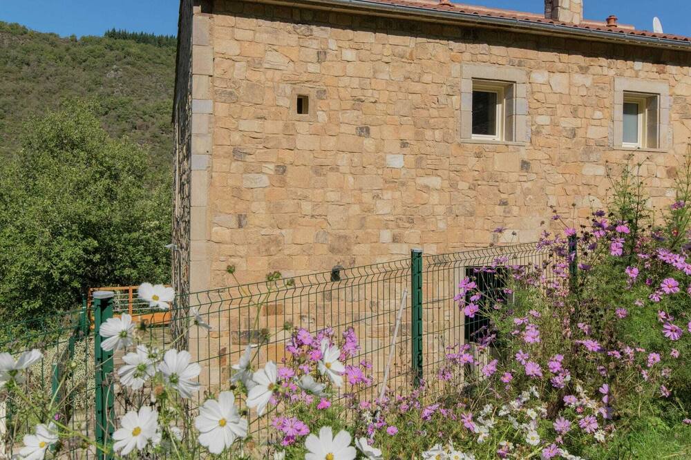 Photo of Outdoor in Montclar