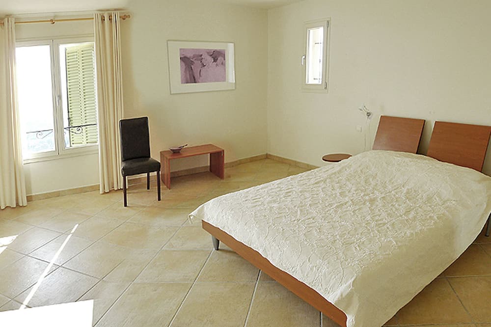 Photo of Others in Cabris