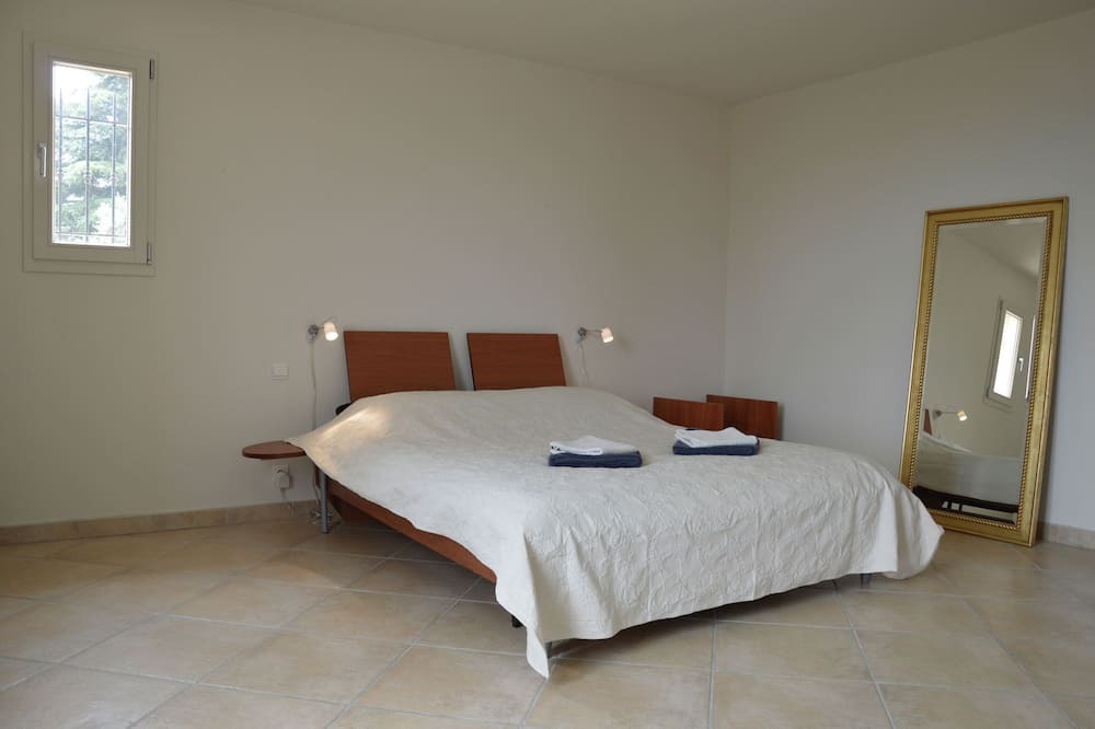 Photo of Others in Cabris