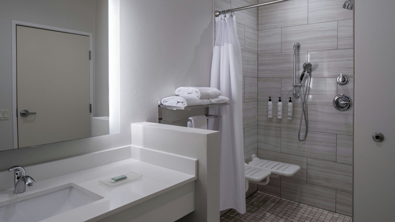 Photo of Bathroom in Cut Off