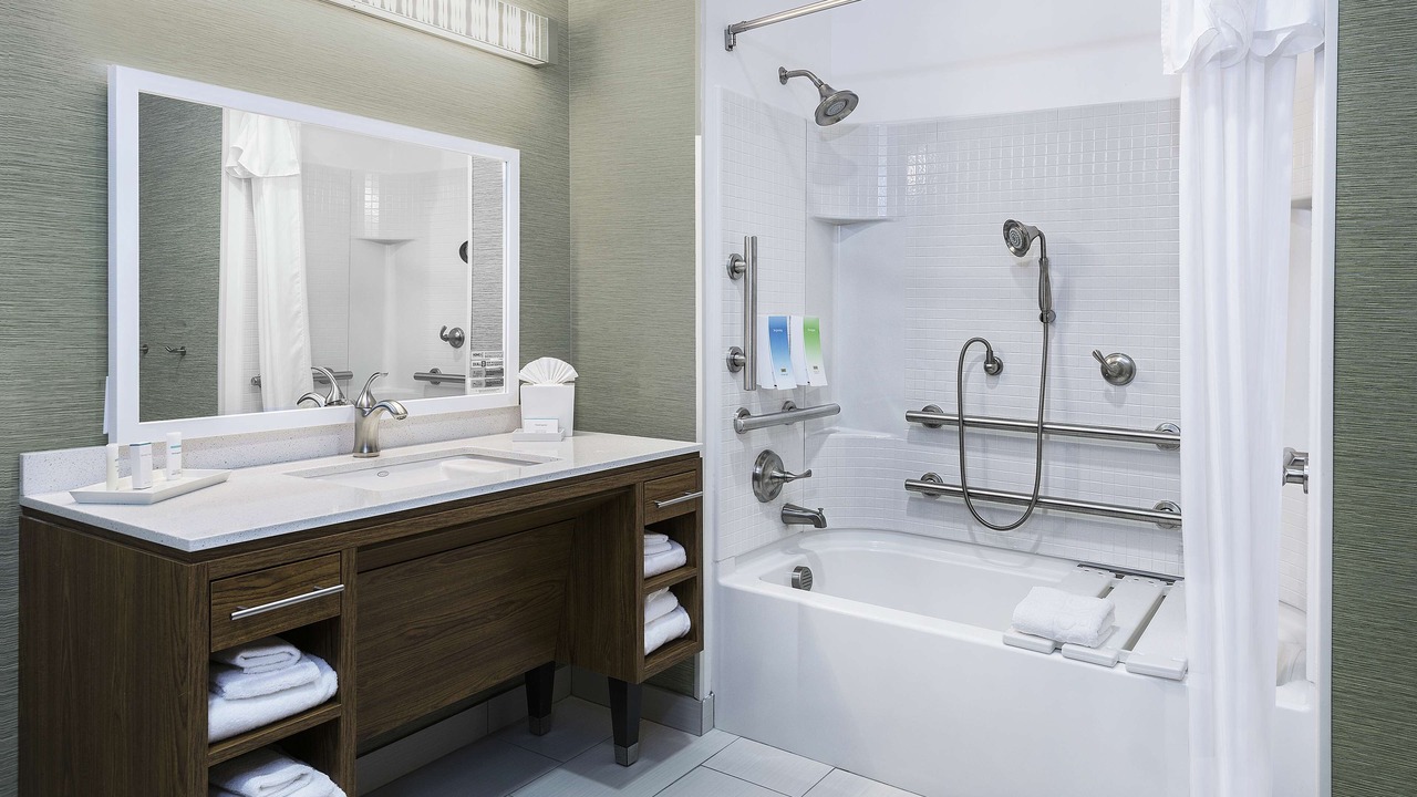 Photo of Bathroom in Montopolis