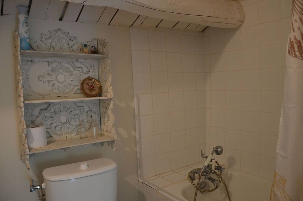 Photo of Bathroom in Courniou