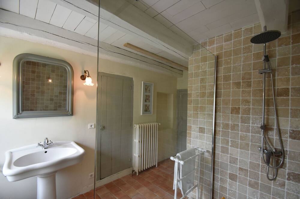 Photo of Bathroom in Courniou