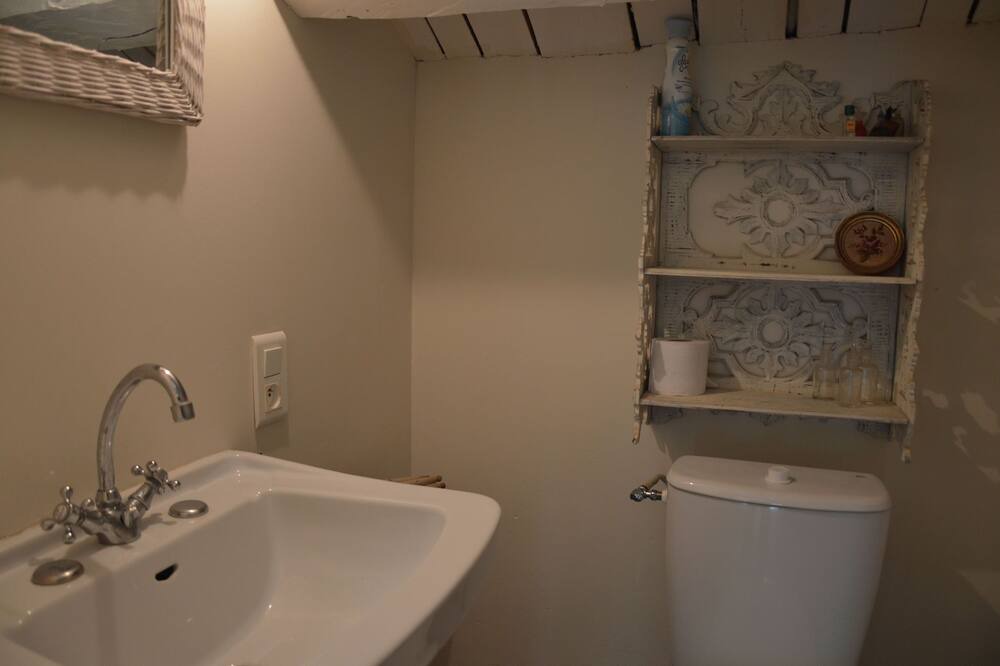 Photo of Bathroom in Courniou