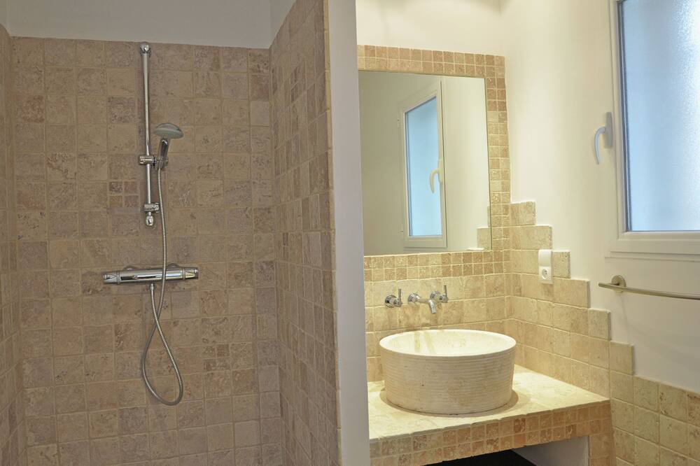 Photo of Bathroom in Saint-Ambroix