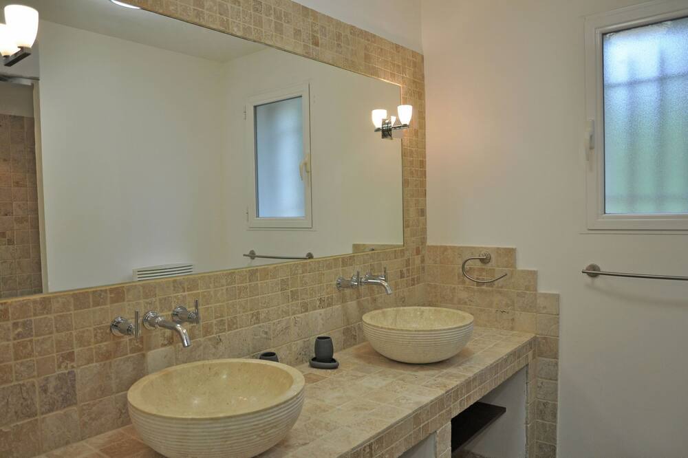 Photo of Bathroom in Saint-Ambroix