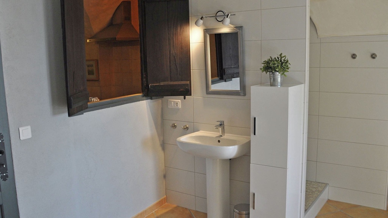 Photo of Bathroom in Saint-Cesaire-de-Gauzignan