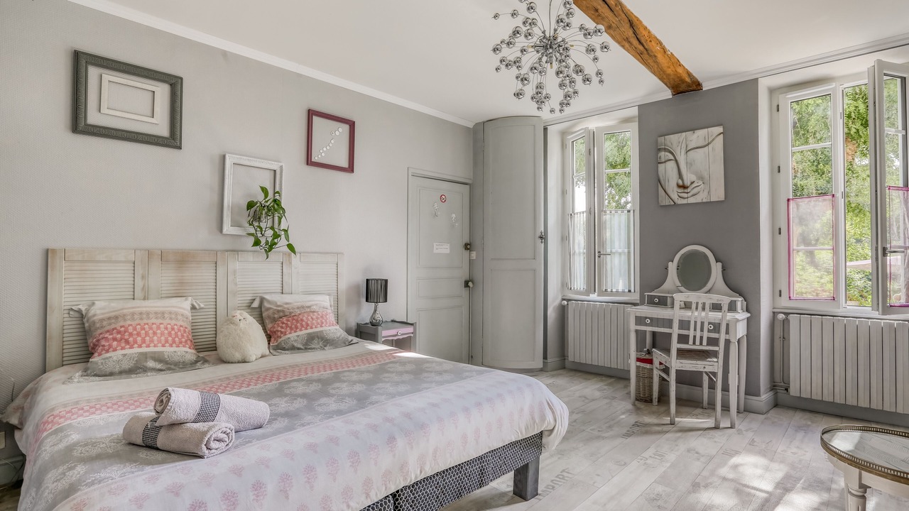 Photo of Bedroom in Pons