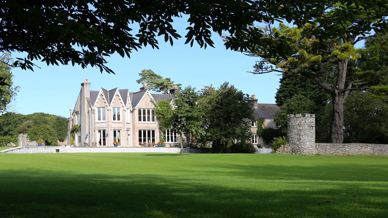 Photo of Buildings in Crynant