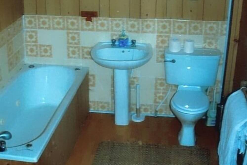 Photo of Bathroom in Castle Bytham
