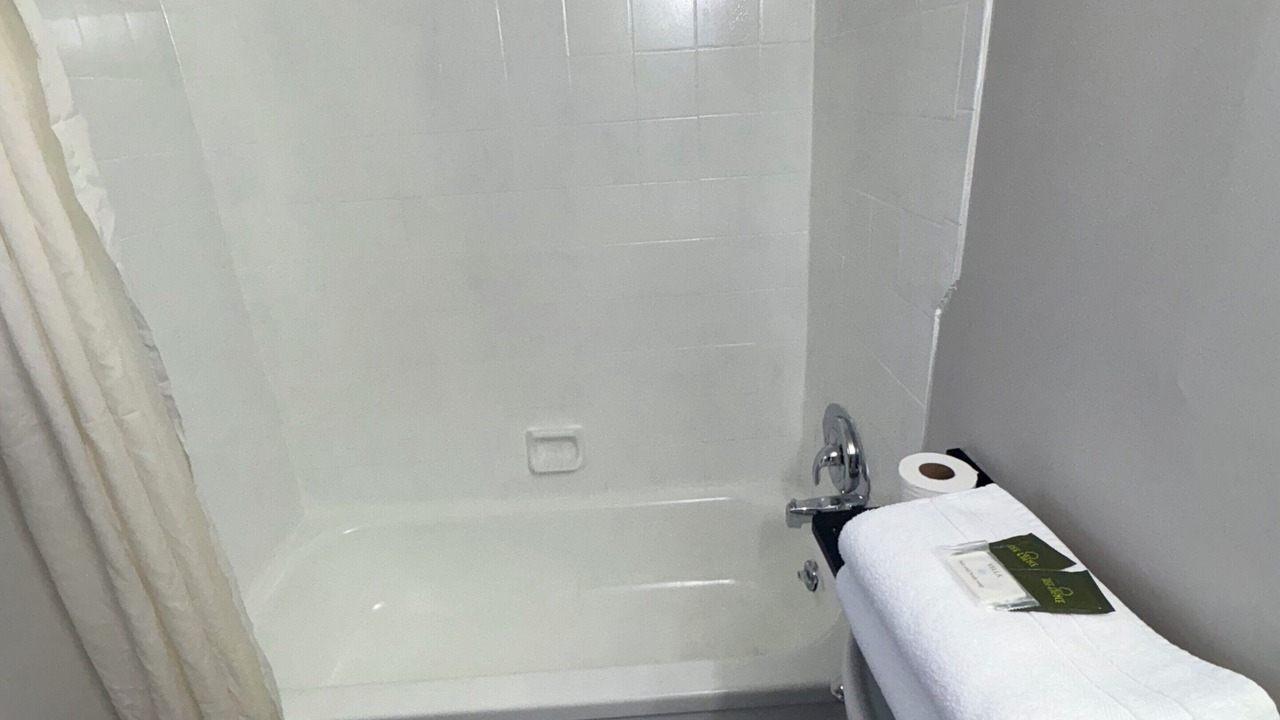 Photo of Bathroom in Niagara Falls