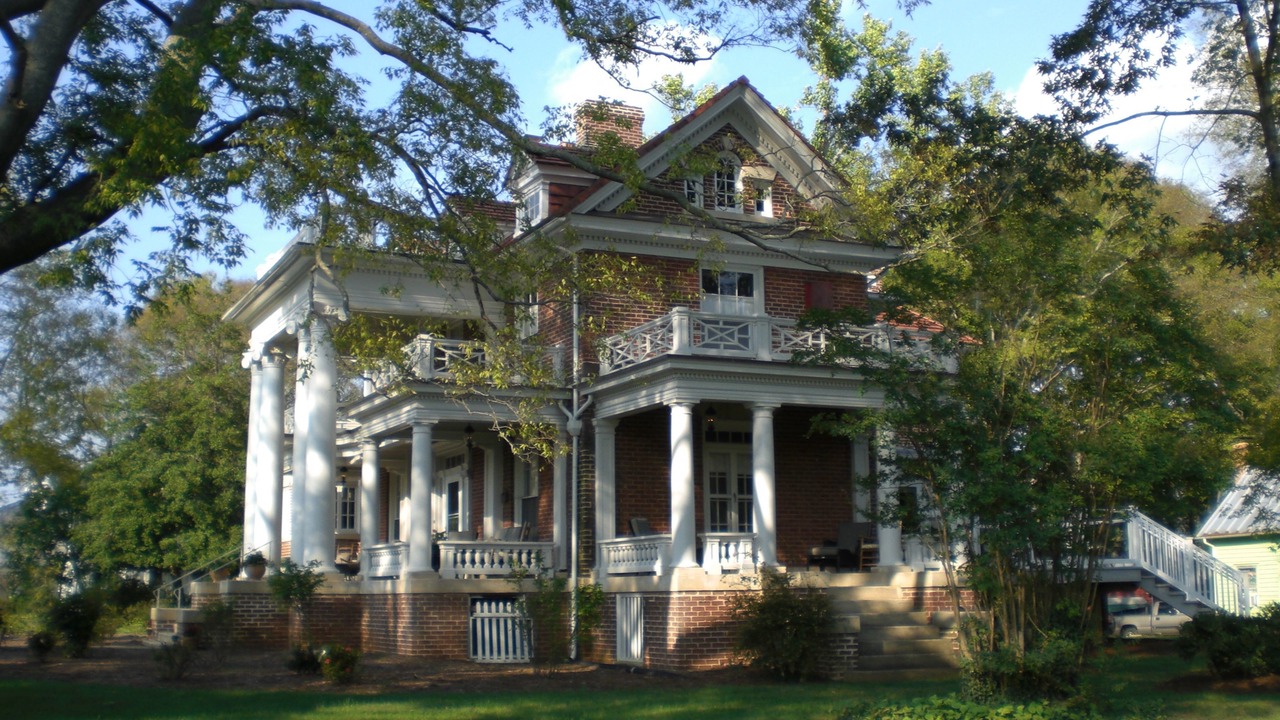 Photo of Buildings in Louisa