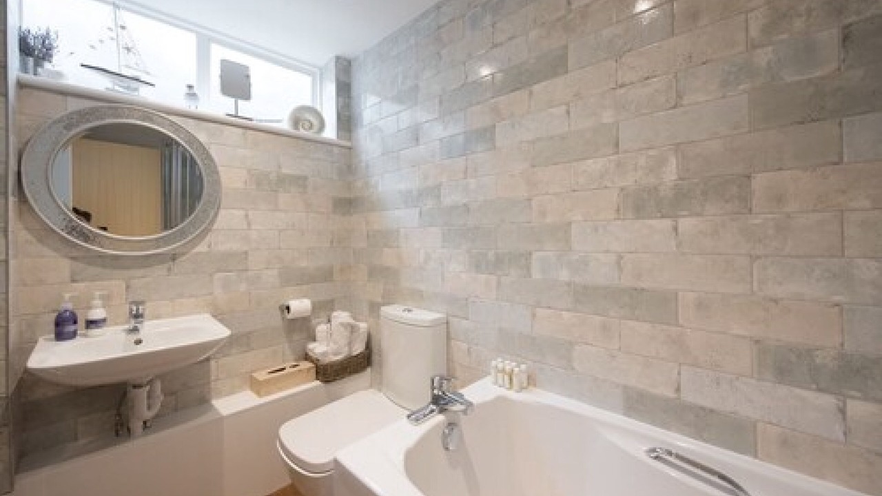 Photo of Bathroom in Broadway