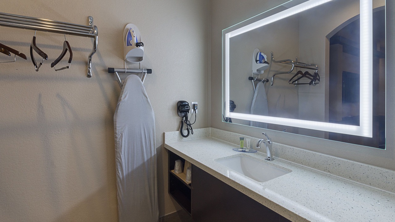 Photo of Bathroom in FM 1960
