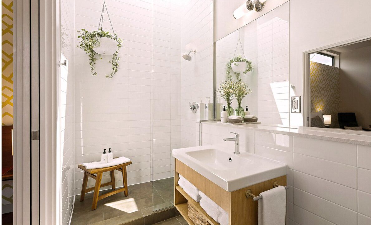 Photo of Bathroom in East Cesar Chavez