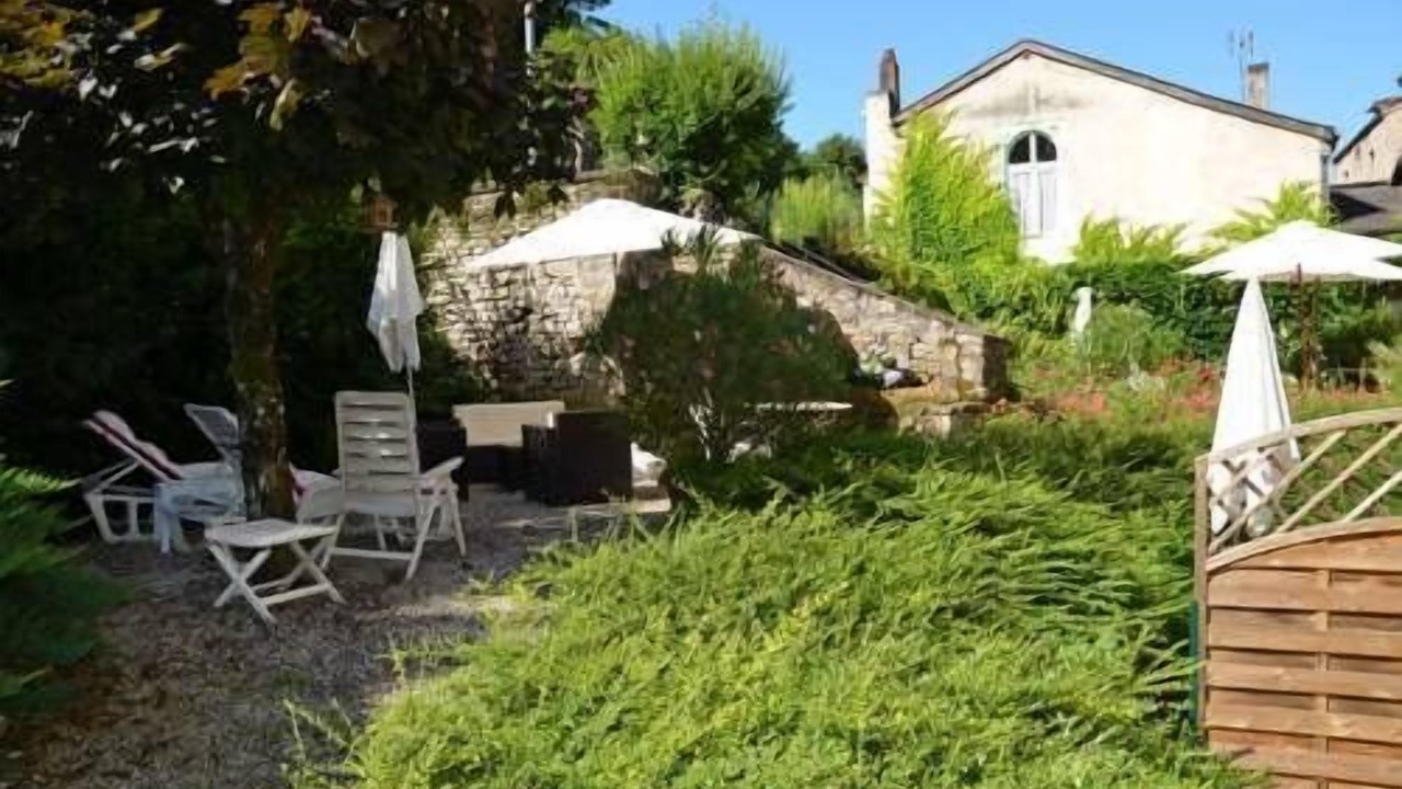 Photo of Patio Balcony in Bourbonne-les-Bains